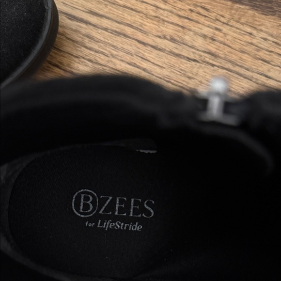 Bzees Lifestride Black Ankle Booties Comfortable and Washable for Women Size 6.5 - Picture 2 of 9